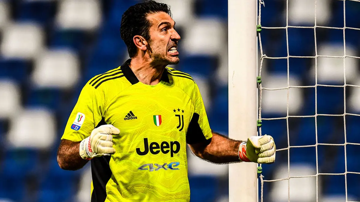 ناد برتغالي يعرض على بوفون "فطائر وتذاكر متحف" مقابل التعاقد معه