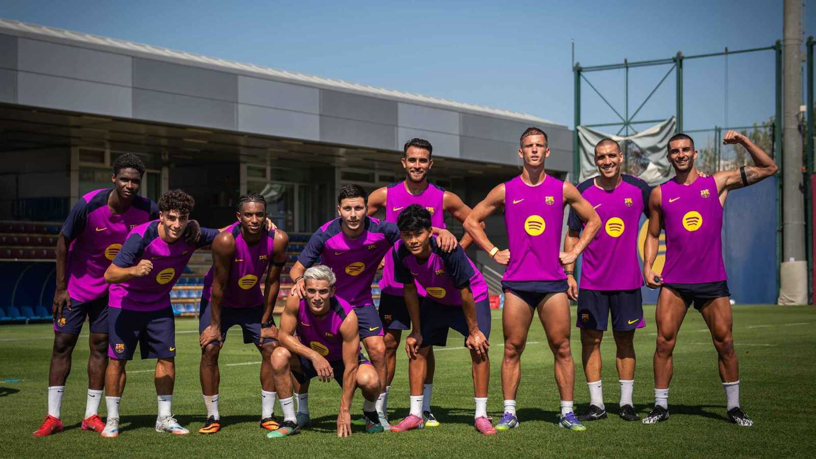 يملك 5 صفات مثالية.. منتخب الفلبين يحلم بنجم برشلونة