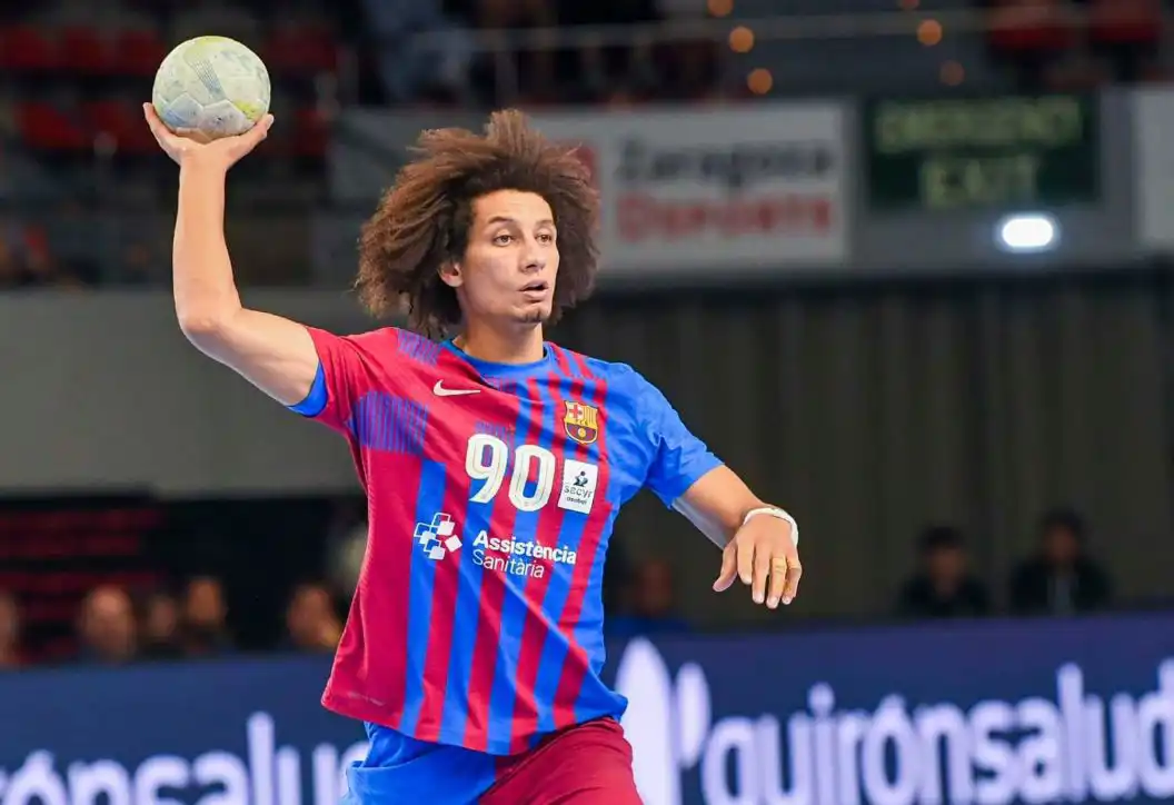 علي زين نجم برشلونة السابق لكرة اليد