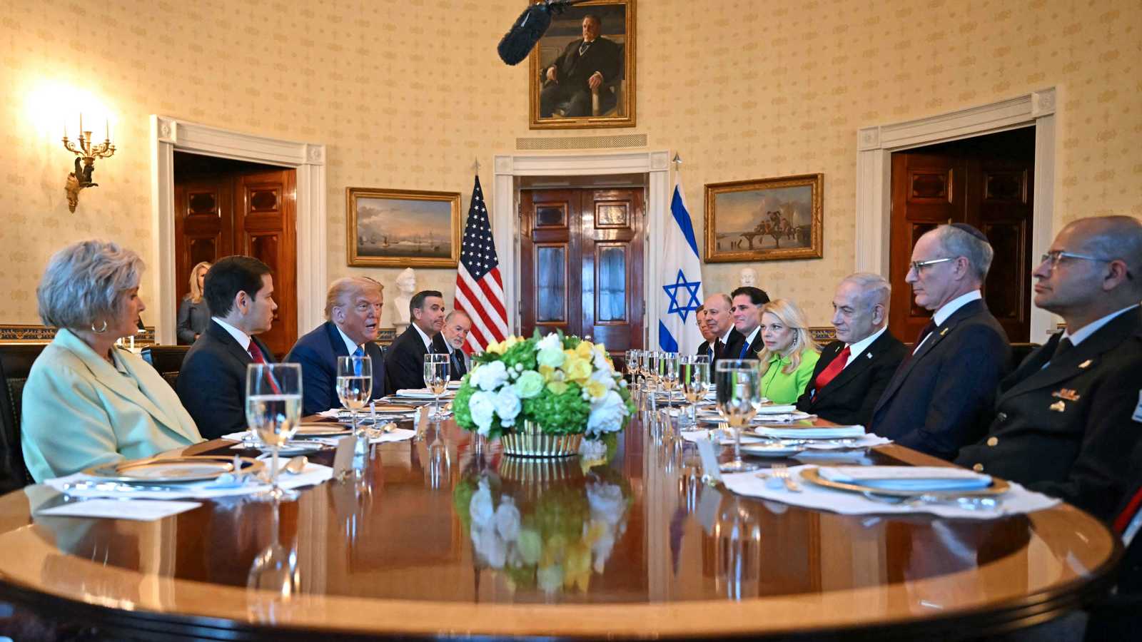 إسرائيل "تجمّد" جبهات غزة ولبنان وسوريا ترقباً لـ"قمة فلوريدا"