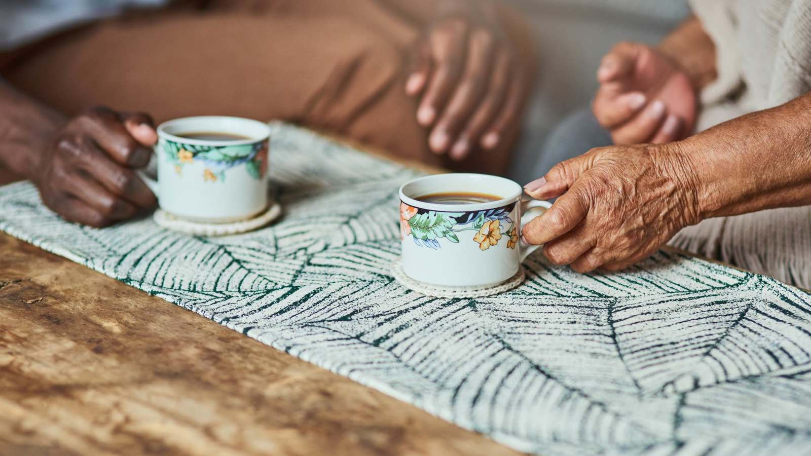 4 أكواب من القهوة يوميا قد تقلل "الوهن" لدى كبار السن