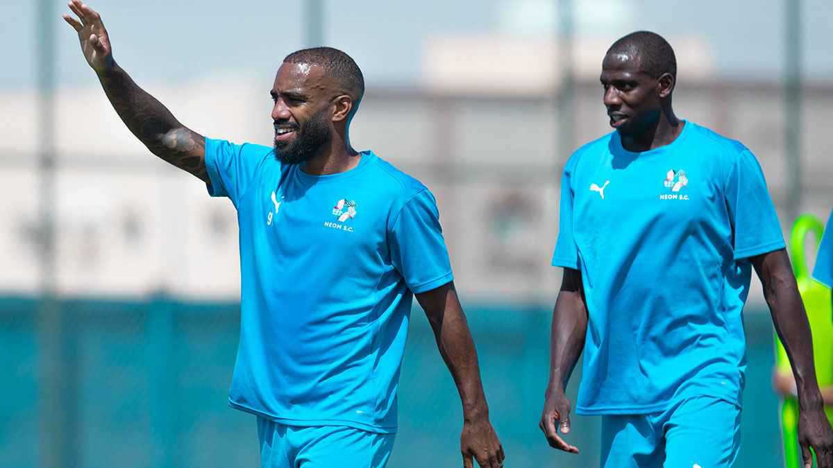 قبل مواجهة الأهلي السعودي.. كم صفقة أبرمها نيوم استعدادا لدوري روشن؟