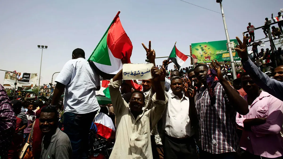 السودان.. المجلس العسكري يجتمع بقادة الاحتجاجات عشية الإعلان عن تشكيل "المجلس المدني"