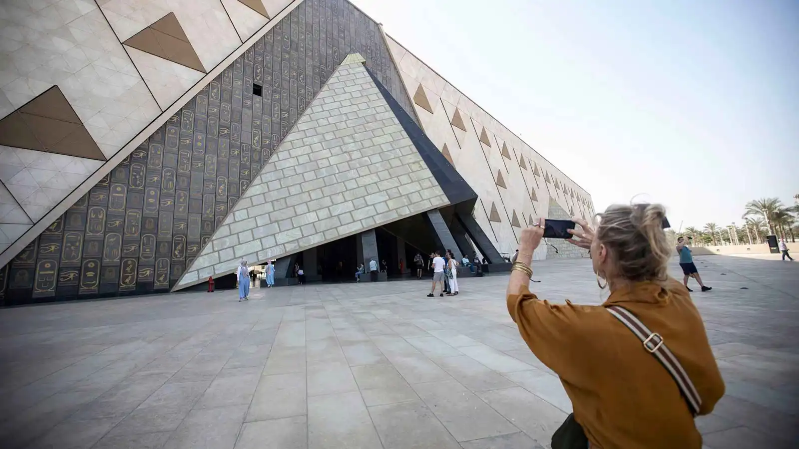 مصر.. تحرك رسمي لحل مشكلة "الروائح الكريهة" حول المتحف الكبير