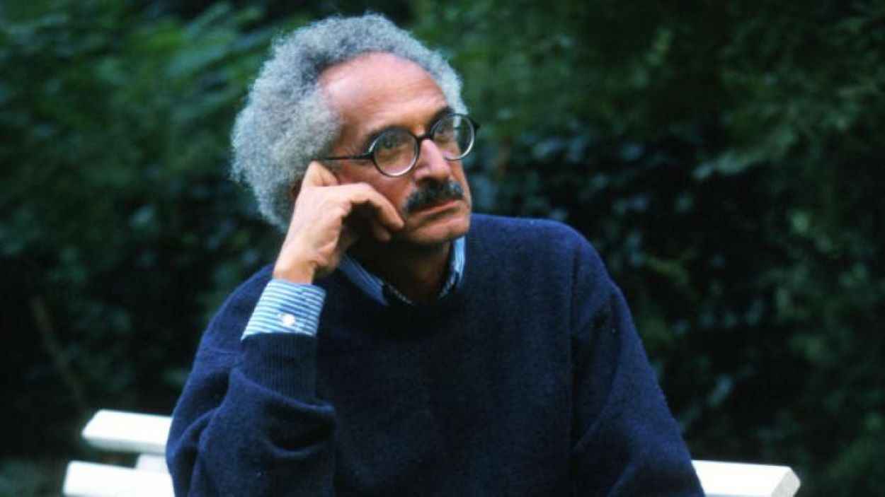 مطالب بإنقاذ حياة الكاتب المصري البارز صنع الله إبراهيم