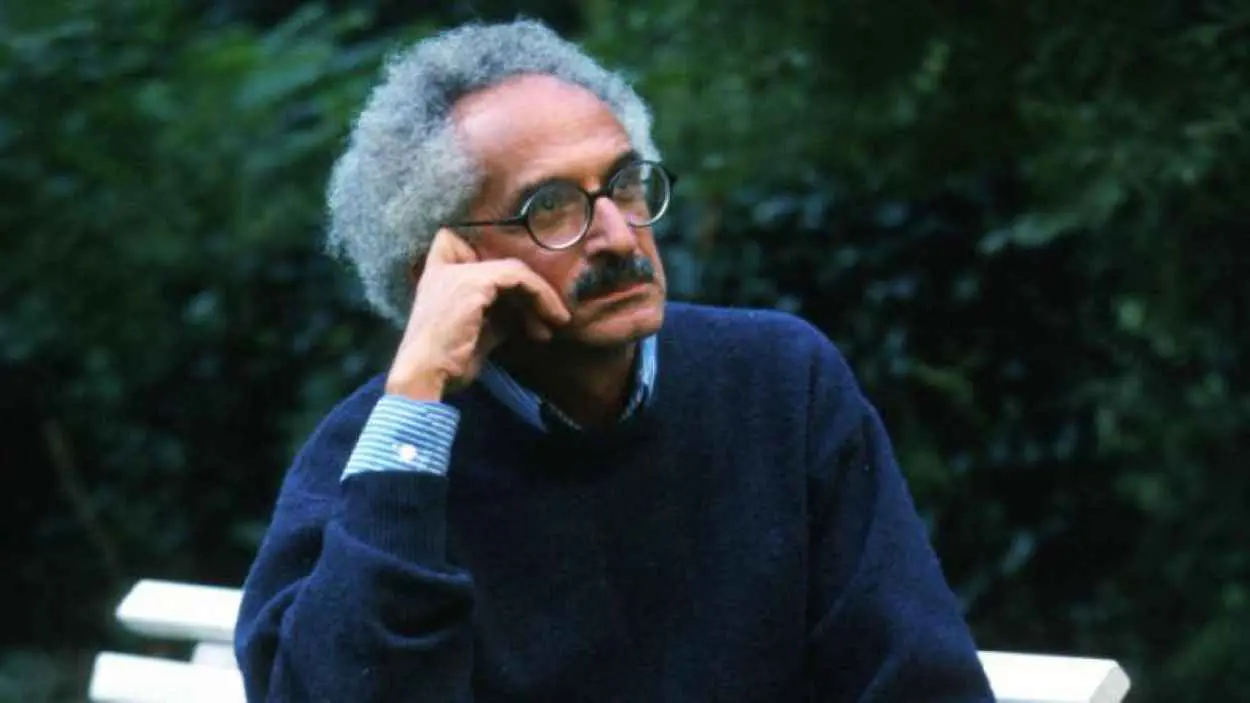 مطالب بإنقاذ حياة الكاتب المصري البارز صنع الله إبراهيم