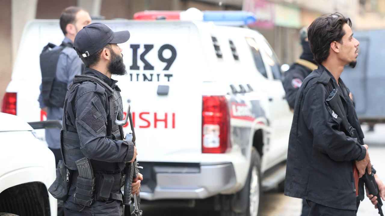 قذائف وقنابل.. تفاصيل الهجوم على الأمن السوري في جرمانا (فيديو)