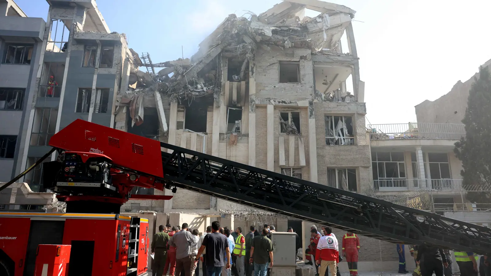 إعلام إيراني: عمليات اغتيال القادة نُفذت من داخل البلاد