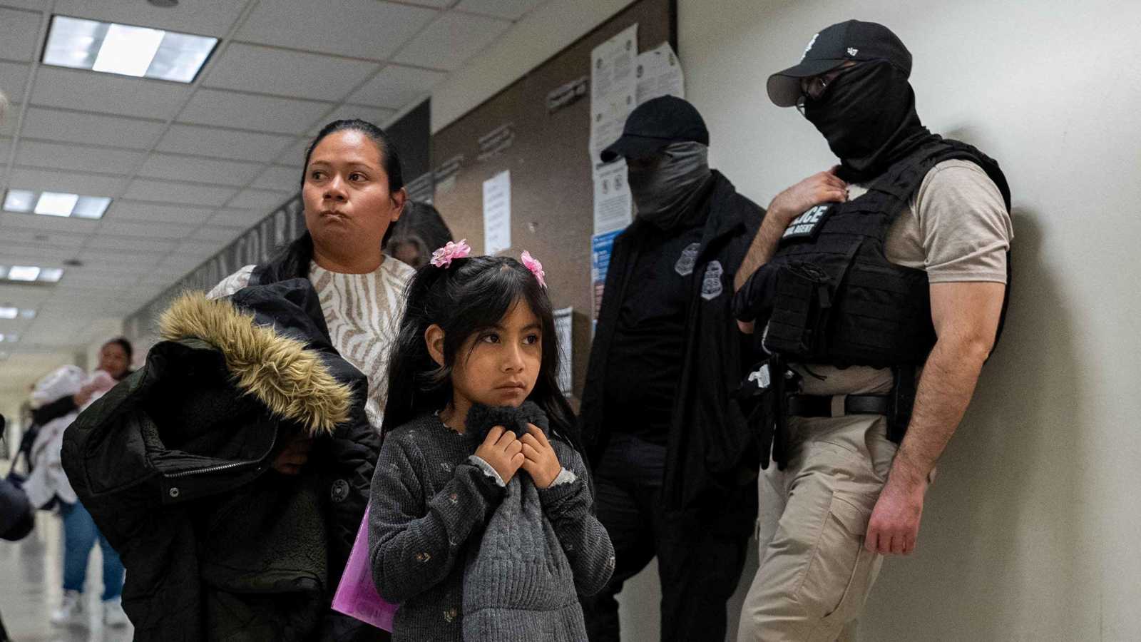 "المحكمة العليا" تنظر في مرسوم ترامب حول إلغاء حق المواطنة بالولادة