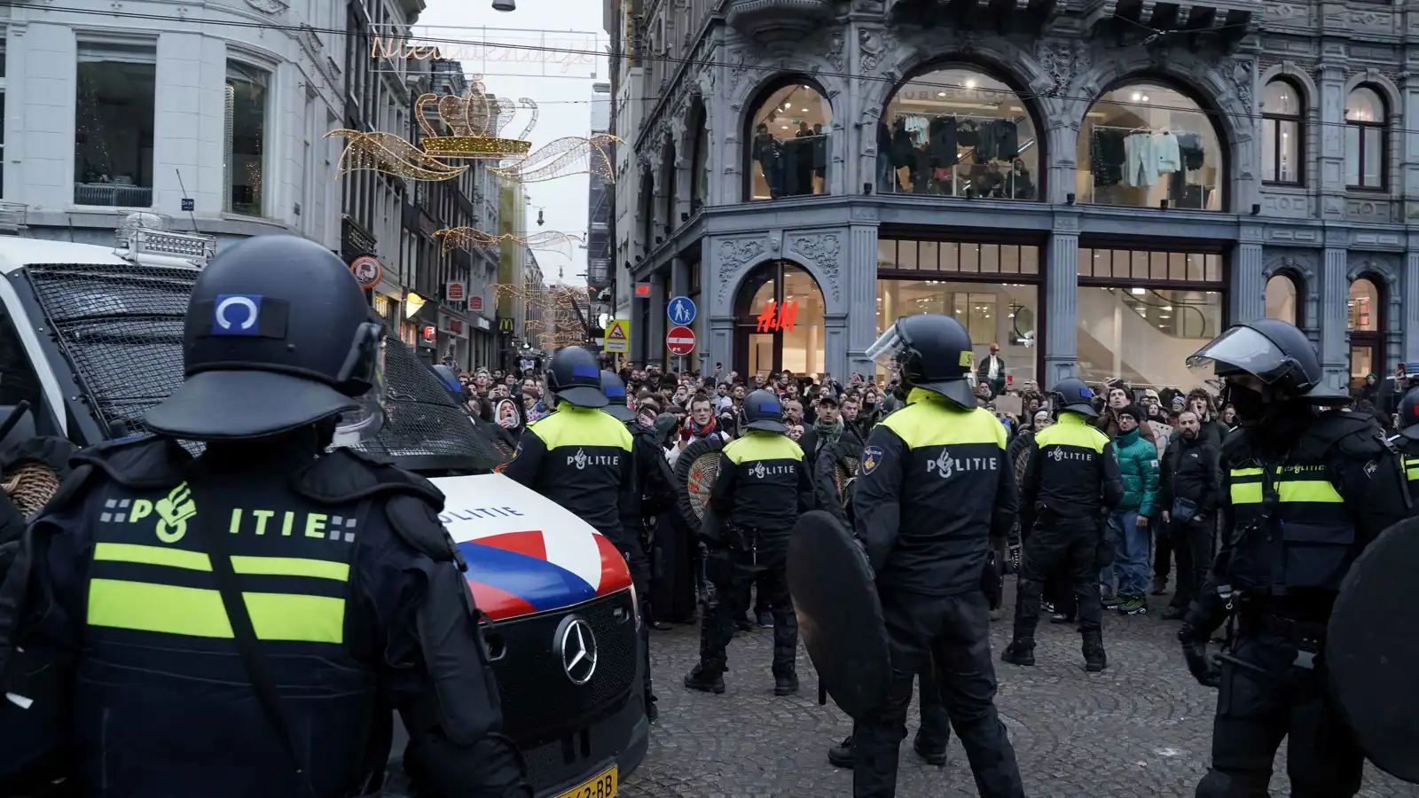 هولندا.. التحقيق في انفجار عند مركز على صلة بإسرائيل