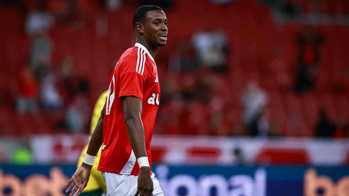 موهبة برازيلية.. الأهلي السعودي يحسم أولى صفقاته الشتوية 