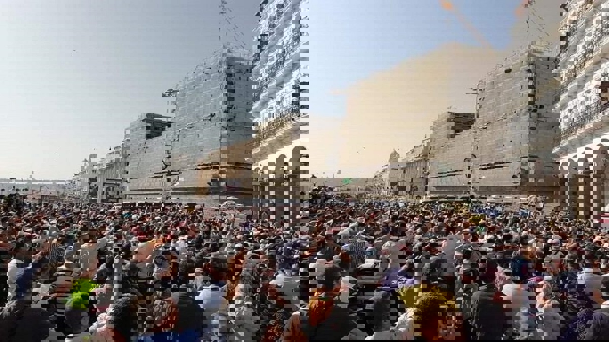 الجزائر.. احتجاجات أمام مقر البرلمان ضد مشروع قانون المحروقات