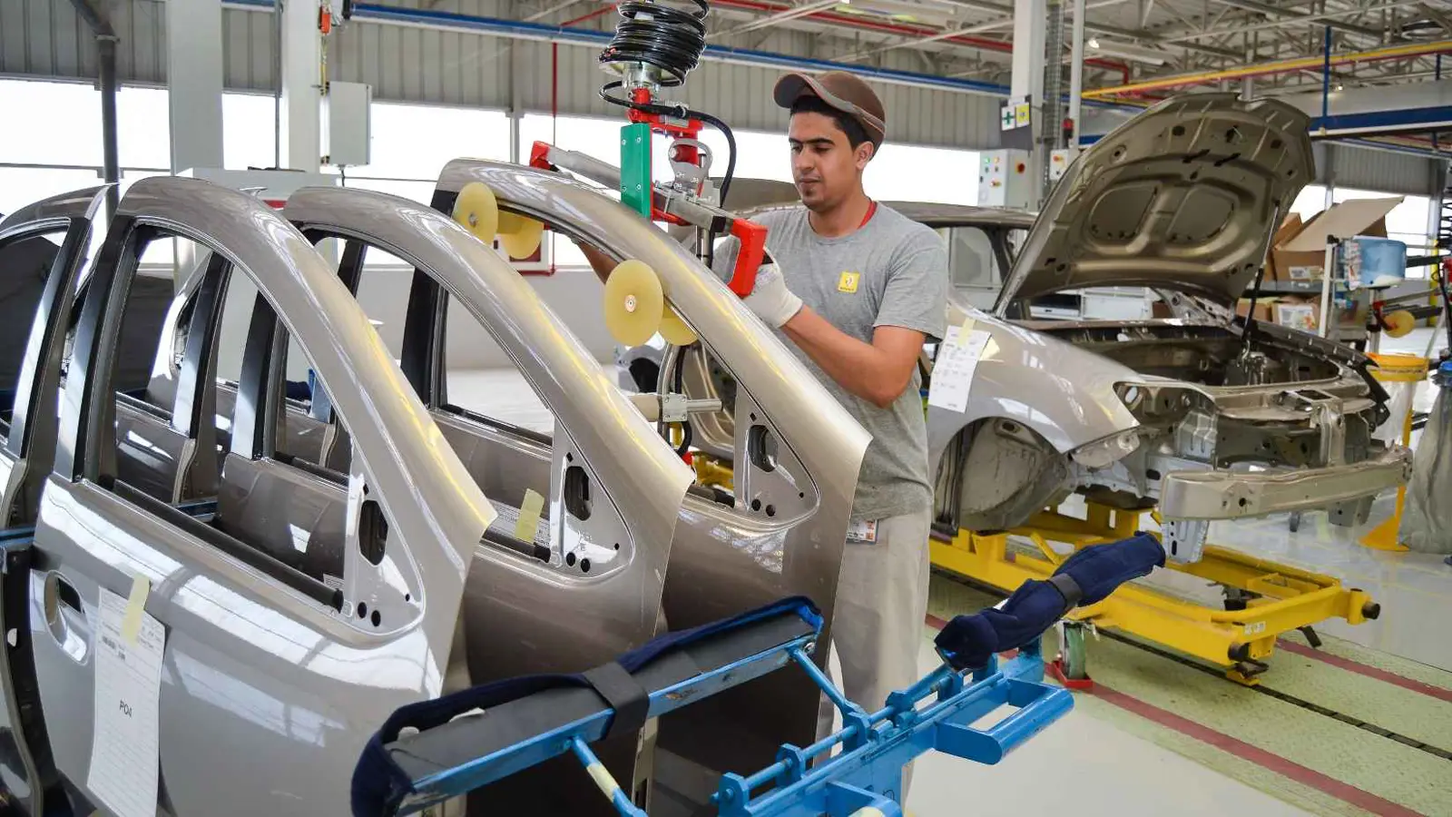 الجزائر.. مخاوف من تأثير الأزمة السياسية مع فرنسا على مناخ الاستثمار