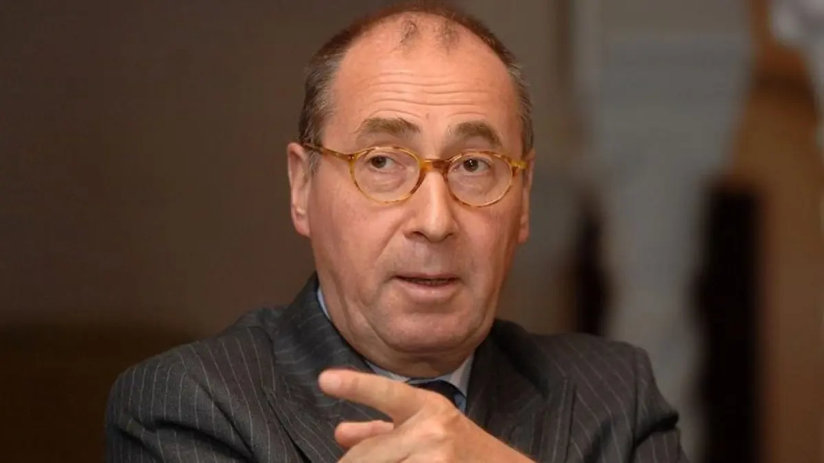 لماذا تخطط فرنسا لتغيير سفيرها في الجزائر؟