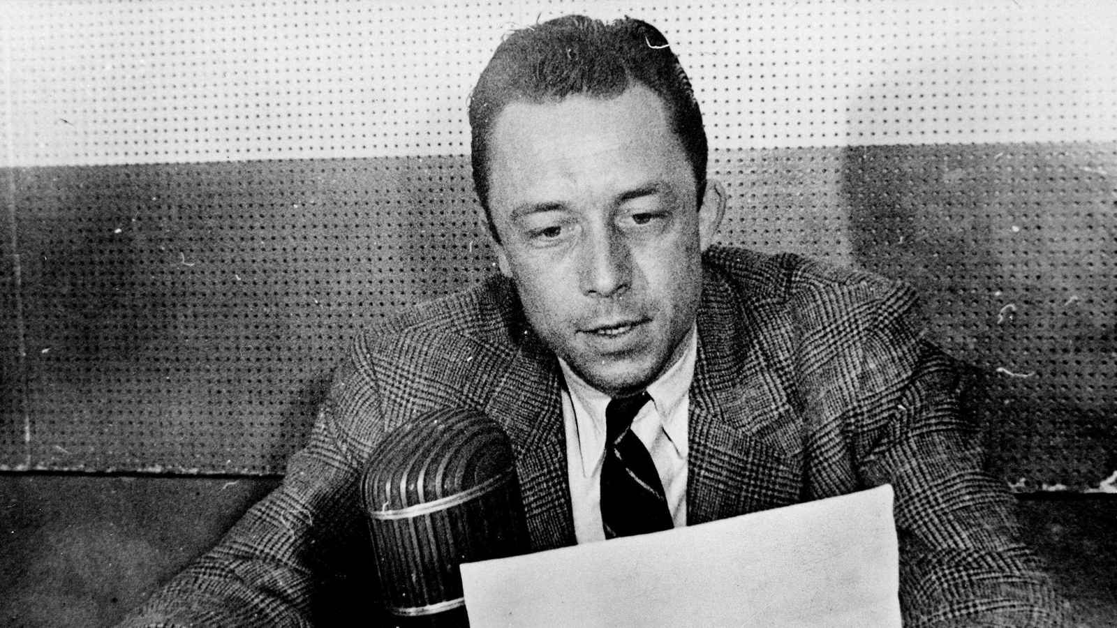 ما هي رسائل كامو المناهضة لإعدام فرنسا لجزائريين؟