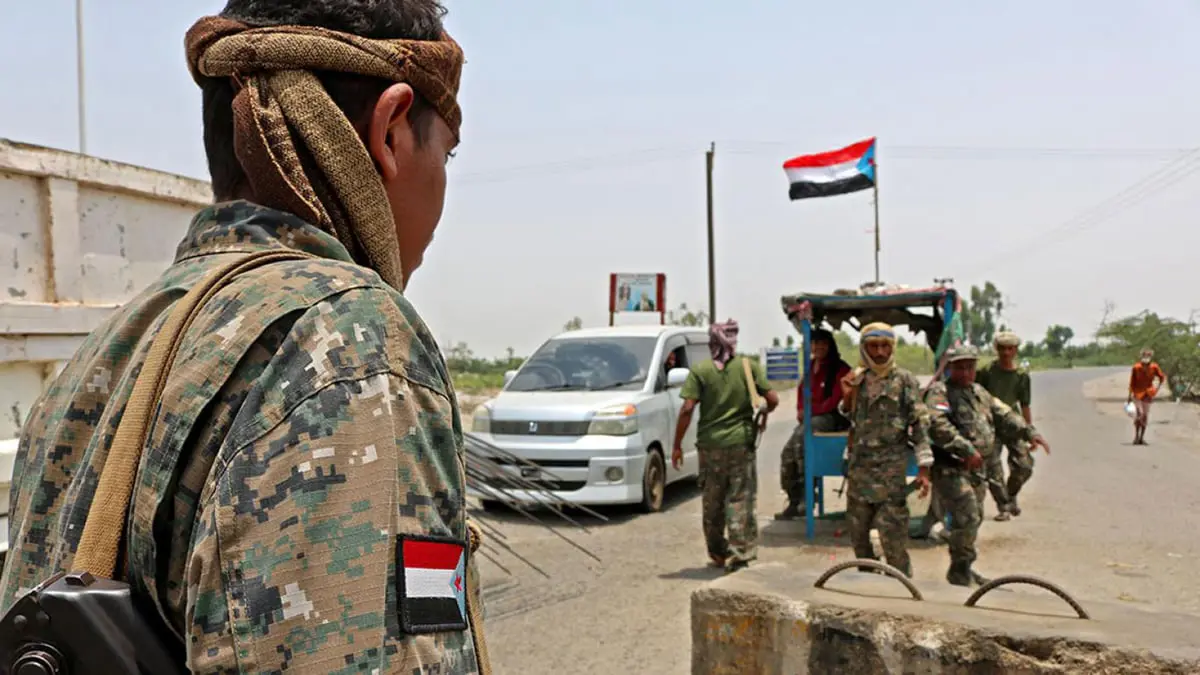 بينها إقالة محافظ شبوة "الإخواني".. ترقب لتغييرات هيكلية في اليمن