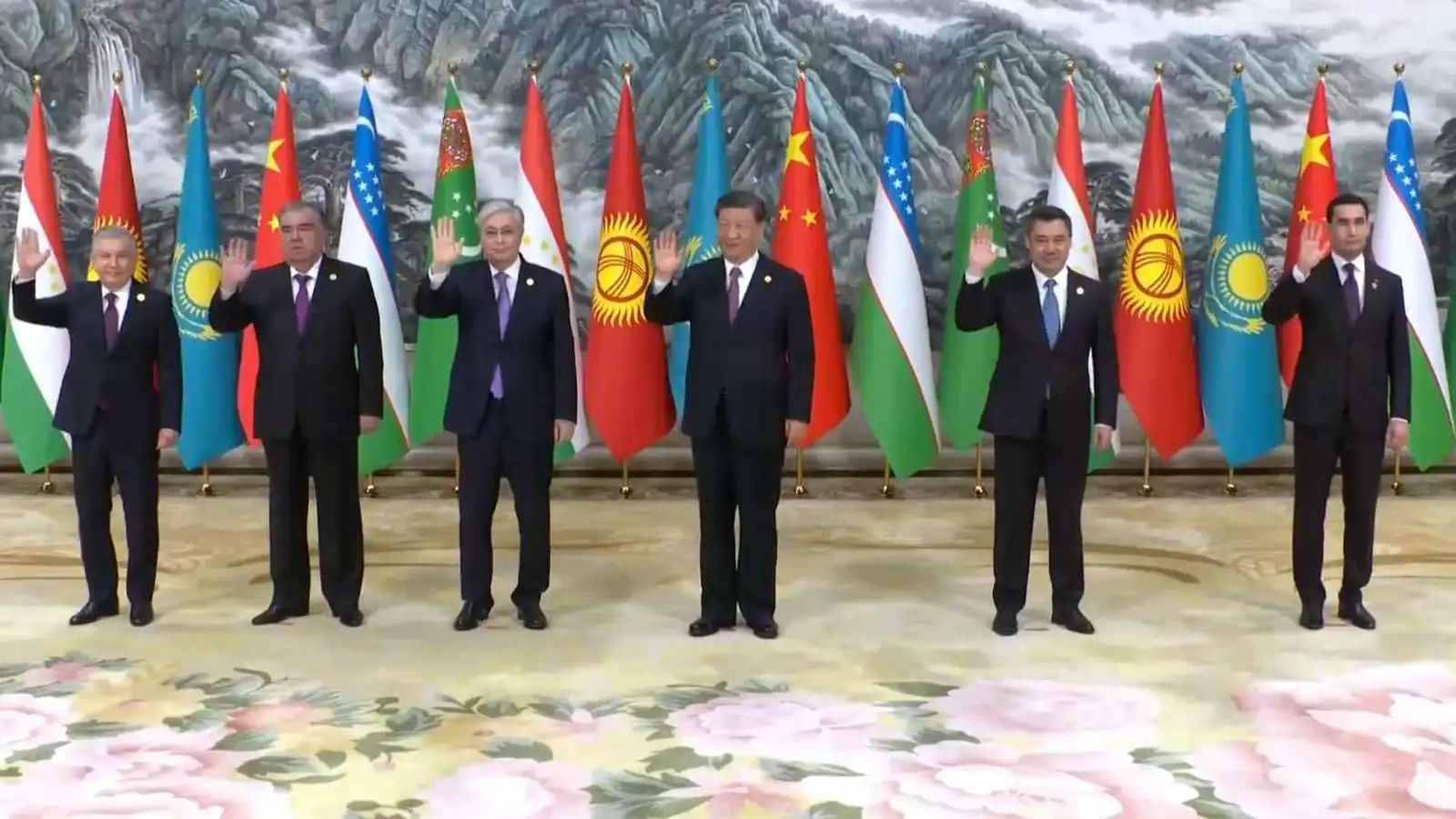 استثمار بكين الصامت يهدد النفوذ الروسي التاريخي في آسيا الوسطى