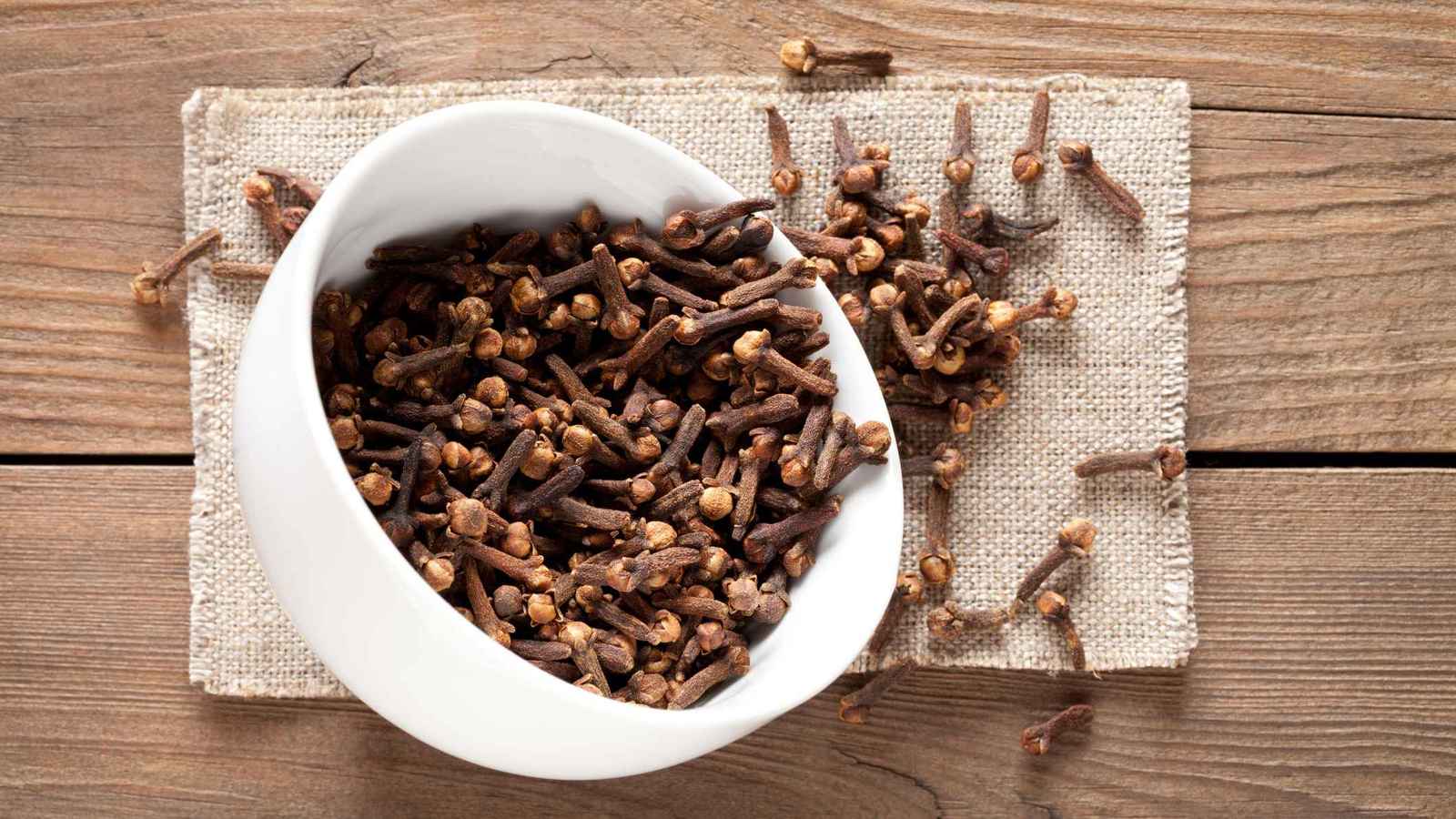 لا تستهن بحبّة القرنفل.. سلاحك الطبيعي لمحاربة الالتهابات