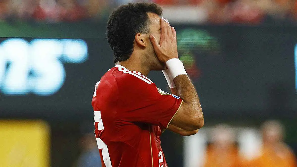 ليس جماهير الزمالك.. مفاجأة مدوية وراء تهديدات والد زيزو بالرحيل عن الأهلي