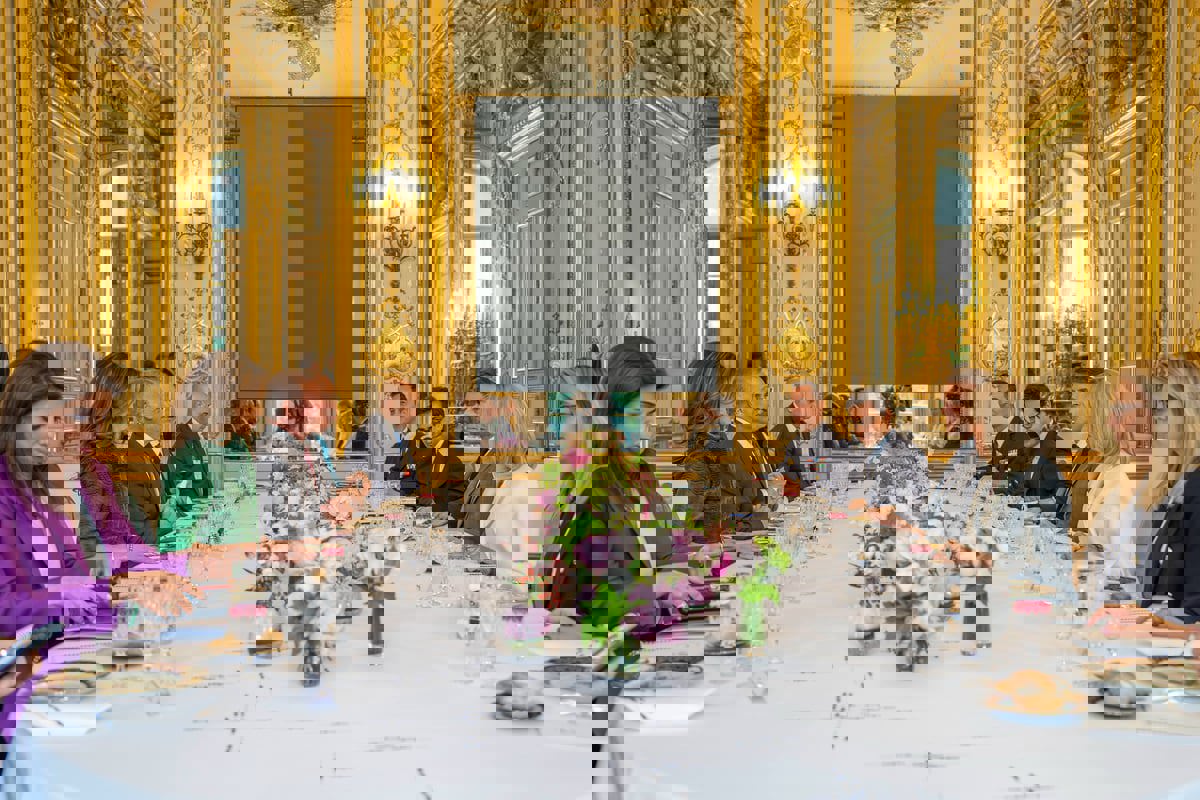 عبدالله الثاني وماكرون يطالبان بإيصال المساعدات لغزة بكل الطرق الممكنة