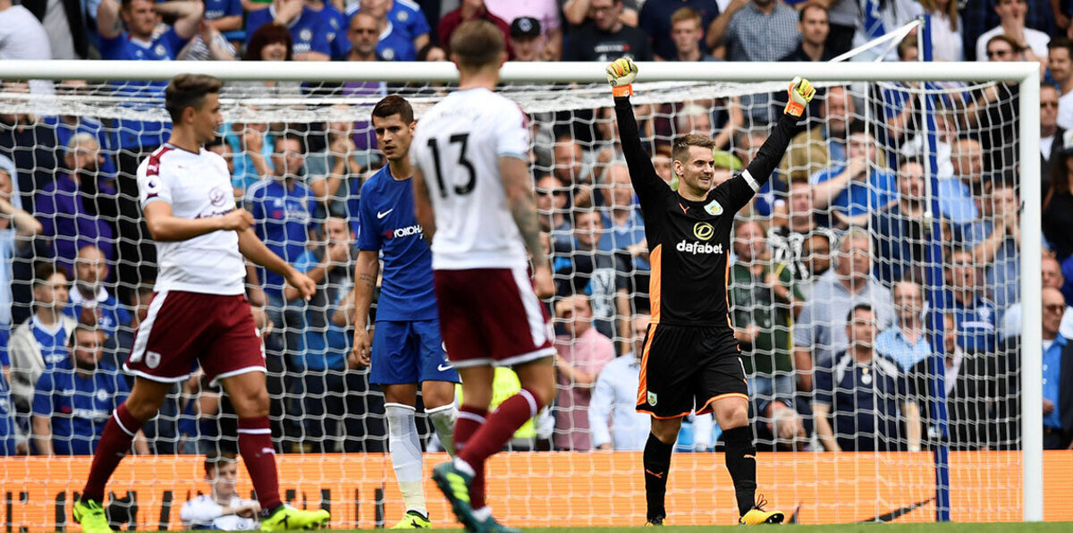 تشيلسي يستهل حملة الدفاع عن لقبه بالخسارة من بيرنلي في الدوري الإنجليزي