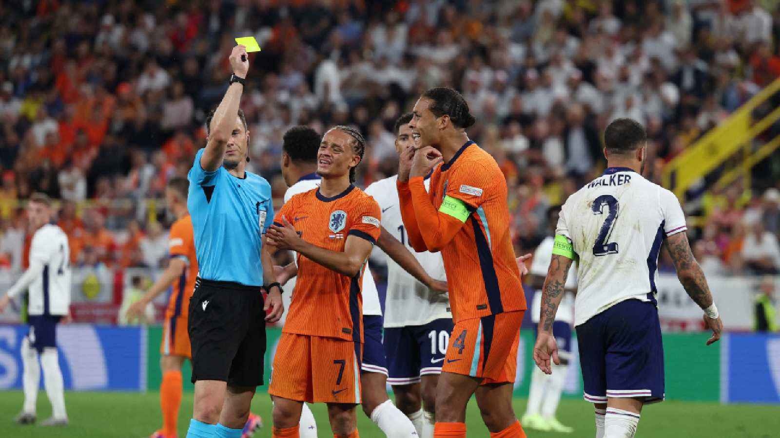 حكم ألماني مثير للجدل يدير مباراة بيراميدز ضد الأهلي في الدوري المصري