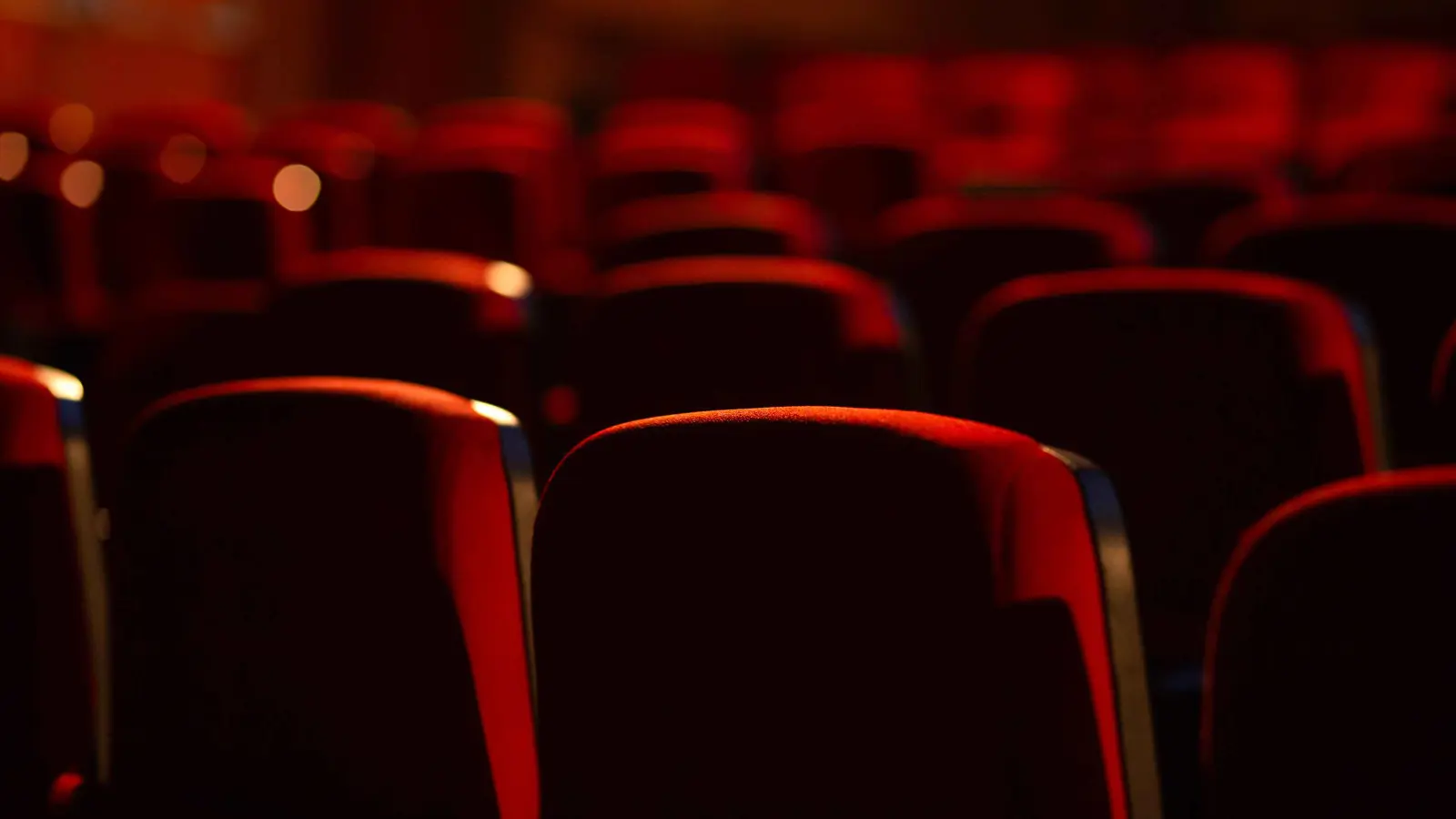 هل يشهد موسم الصيف السينمائي معركة طاحنة بين كبار النجوم العرب؟