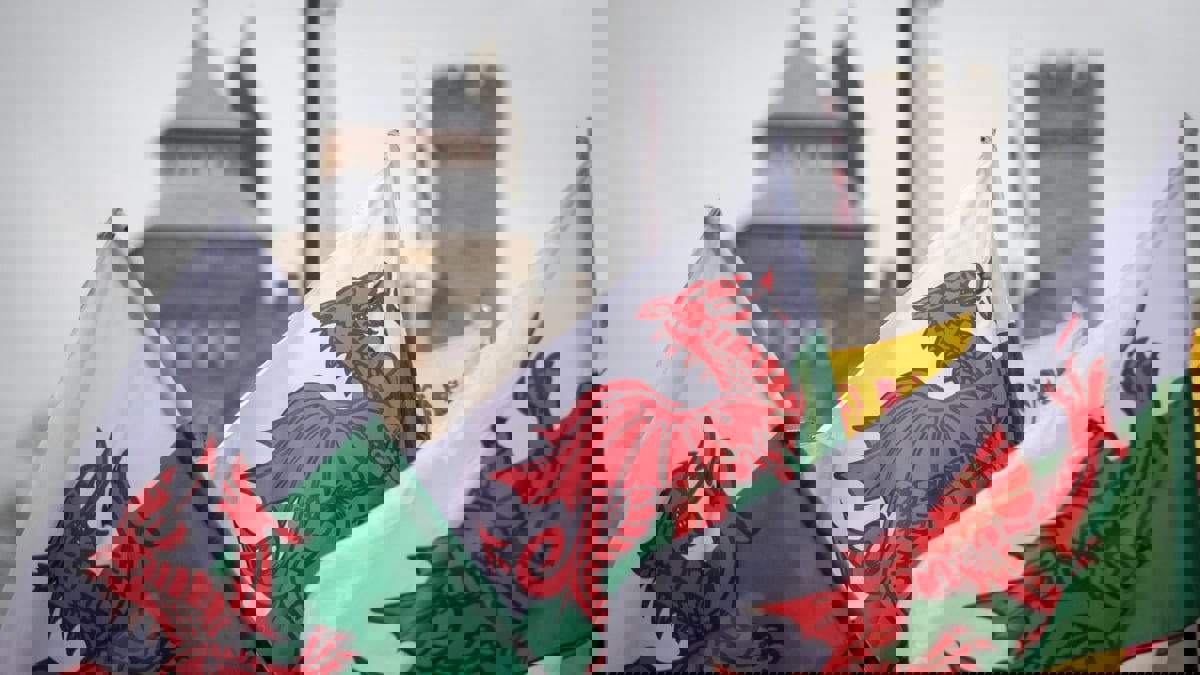 بعد خطة بريطانيا لترحيلهم.. ما حقيقة منح ويلز مبلغاً ضخماً للمهاجرين؟