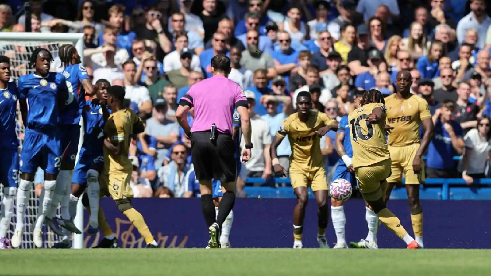 فجر جدلًا.. سبب إلغاء هدف كريستال بالاس أمام تشيلسي (فيديو)