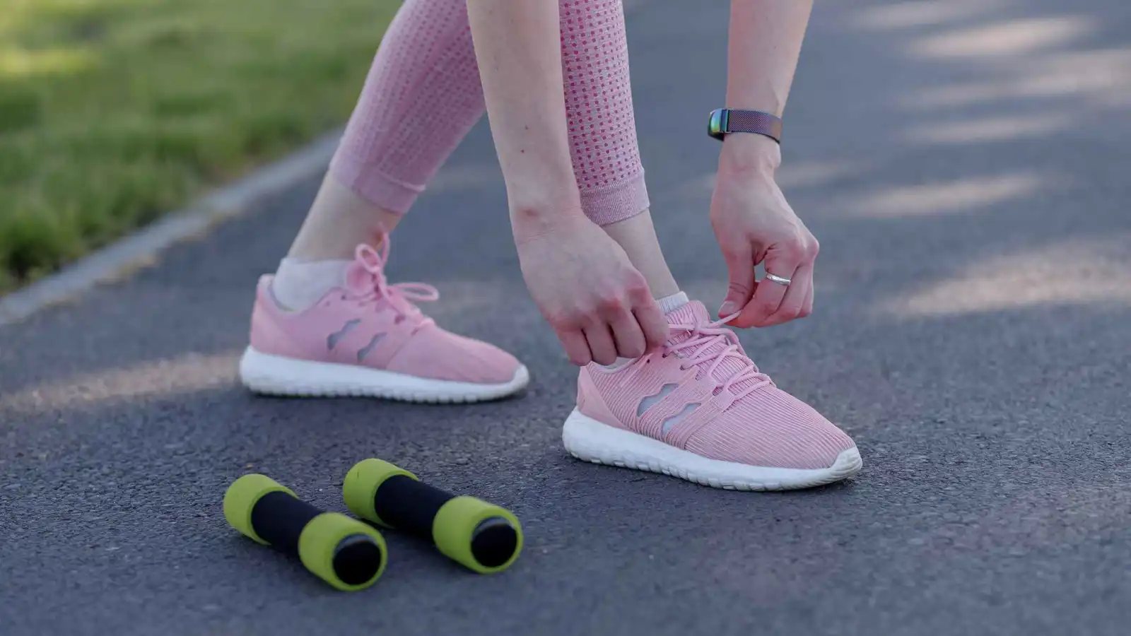 "المشي إلى الخلف".. سرّ اللياقة المدهش للجسم والعقل