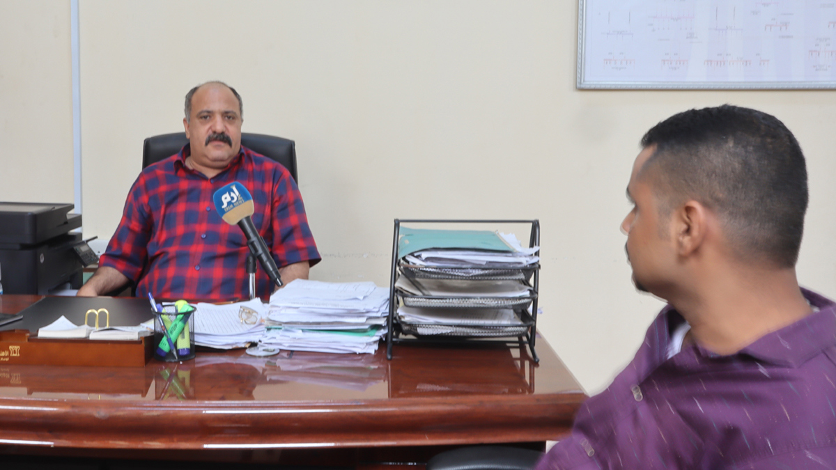 مدير "كهرباء عدن" يتهم مسؤولًا في الحكومة اليمنية بإيقاف مرتبات موظفي المؤسسة (فيديو)