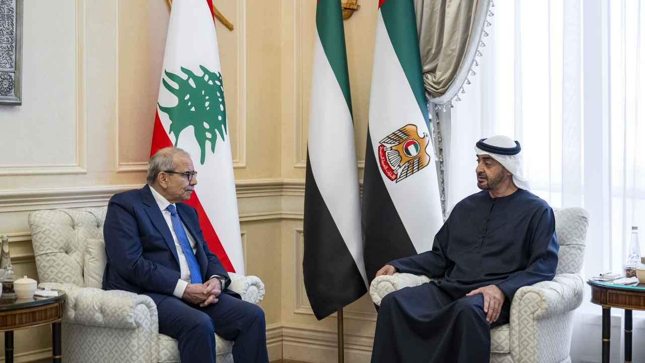 محمد بن زايد ونواف سلام يبحثان القضايا الإقليمية والدولية