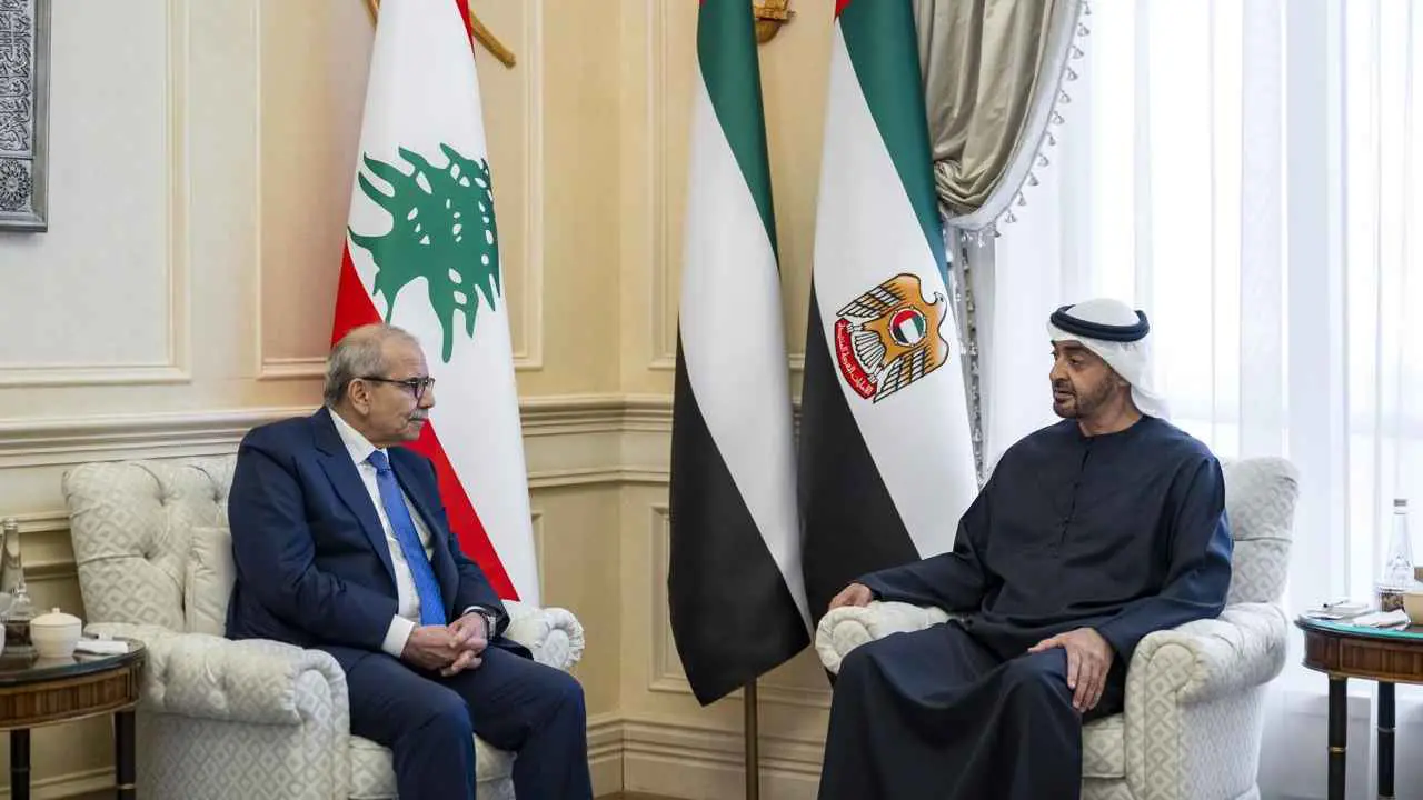 محمد بن زايد ونواف سلام يبحثان القضايا الإقليمية والدولية