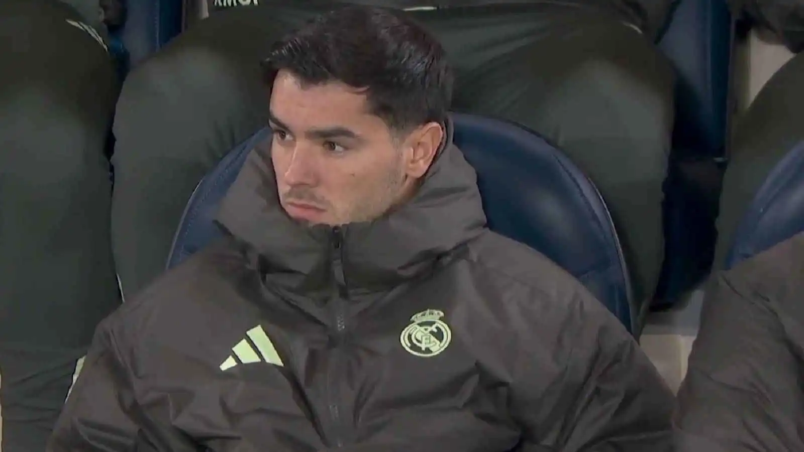 رد فعل إبراهيم دياز بعد تكريم نجم السنغال في مباراة ريال مدريد وفياريال (فيديو)