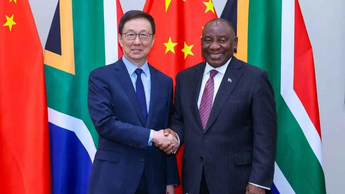 خبراء: الصين تتجه إلى أفريقيا وسط انشغال أمريكا بإيران