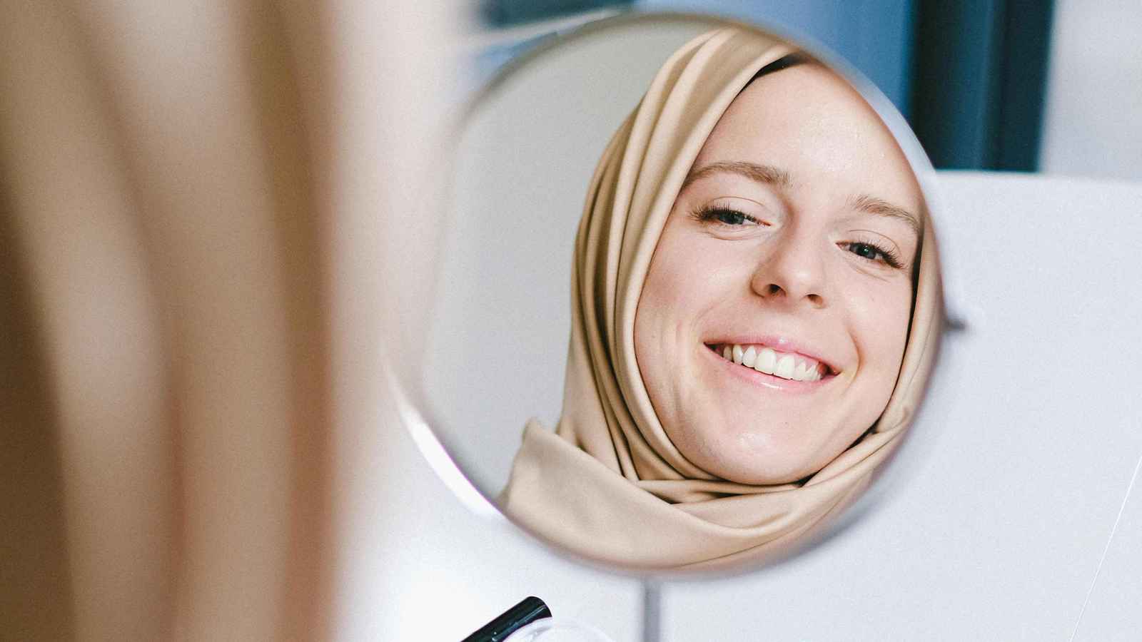 المضمضة بالزيت.. علاج فعال لرائحة الفم أم مجرد اتجاه مؤقت؟