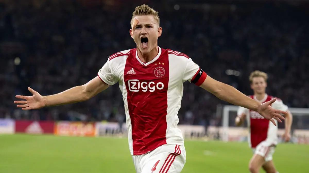 راديو كتالونيا: نادي برشلونة يحسم صفقة دي ليخت مقابل 70 مليون يورو