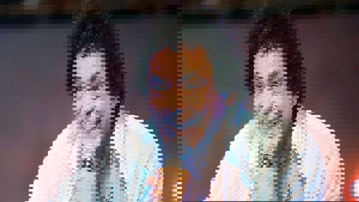 انهيار محمد منير في جنازة شقيقته (صور)