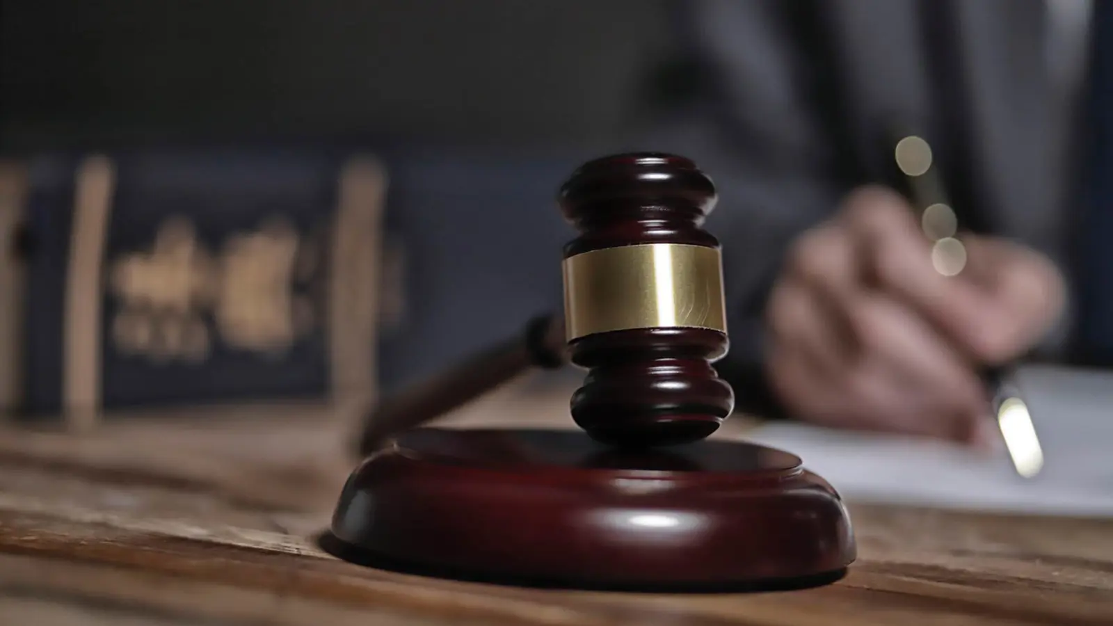 إساءة "يوتيوبر" لطفلها تكلفها نحو مليوني دولار