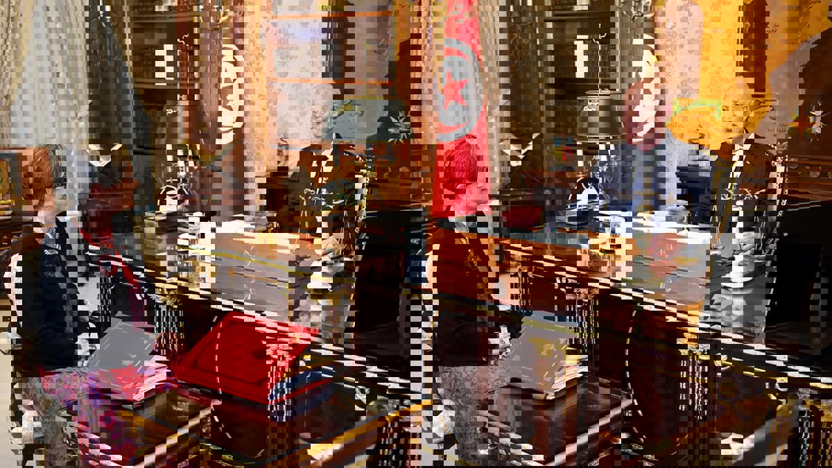 الرئيس التونسي ينشر مسودة جديدة للدستور المقترح