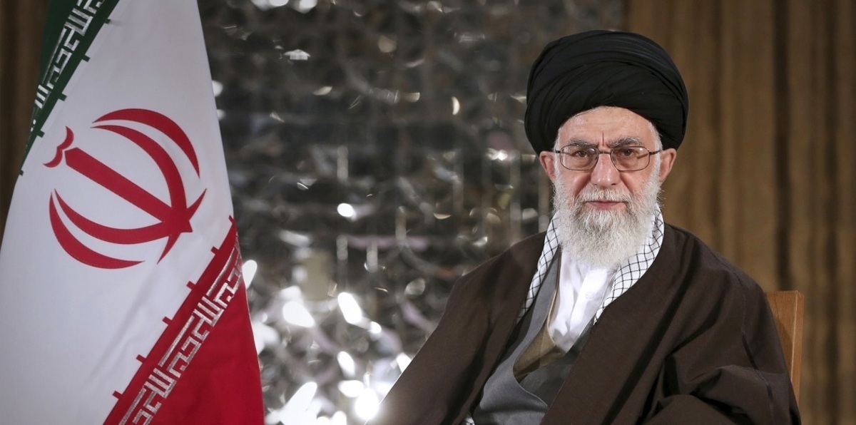 إيران.. أجهزة الأمن تفصل أستاذًا جامعيًا "أهان" المرشد الأعلى علي خامنئي