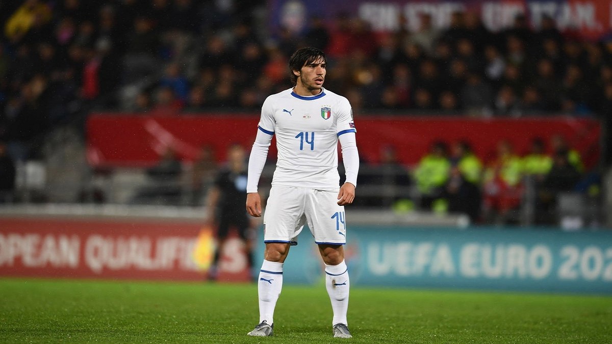 عرض مفاجئ من برشلونة الإسباني لضم "بيرلو الجديد" من بريشيا الإيطالي