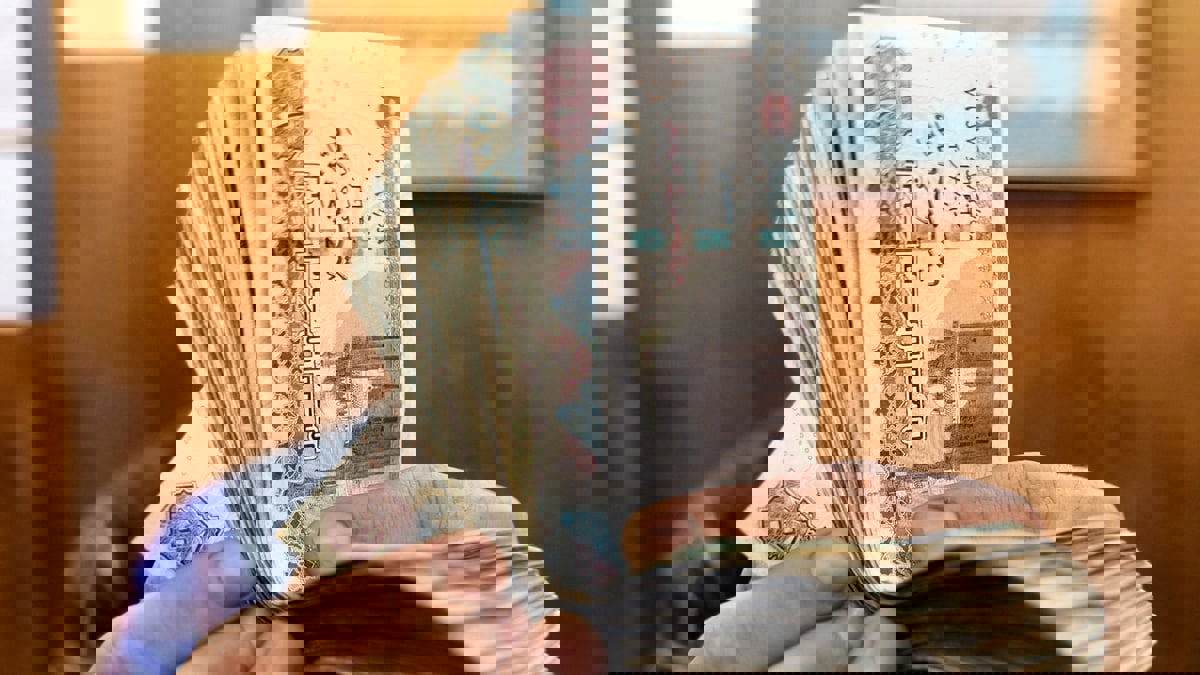 هل تعجل مصر بخفض الجنيه لكبح جماح السوق السوداء للدولار‎