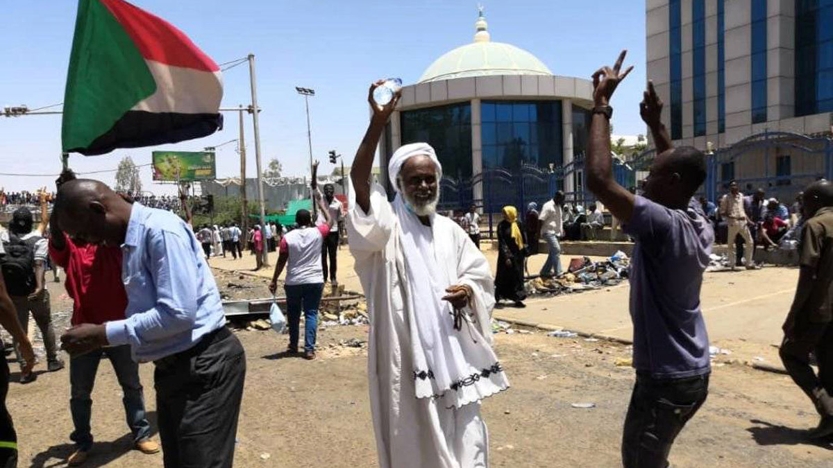 من الخرطوم إلى طهران... مقبرة الآمال الضائعة