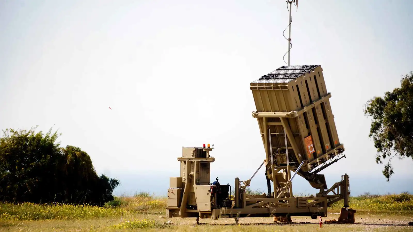 الجيش الإسرائيلي يعترض صاروخاً أطلق من اليمن