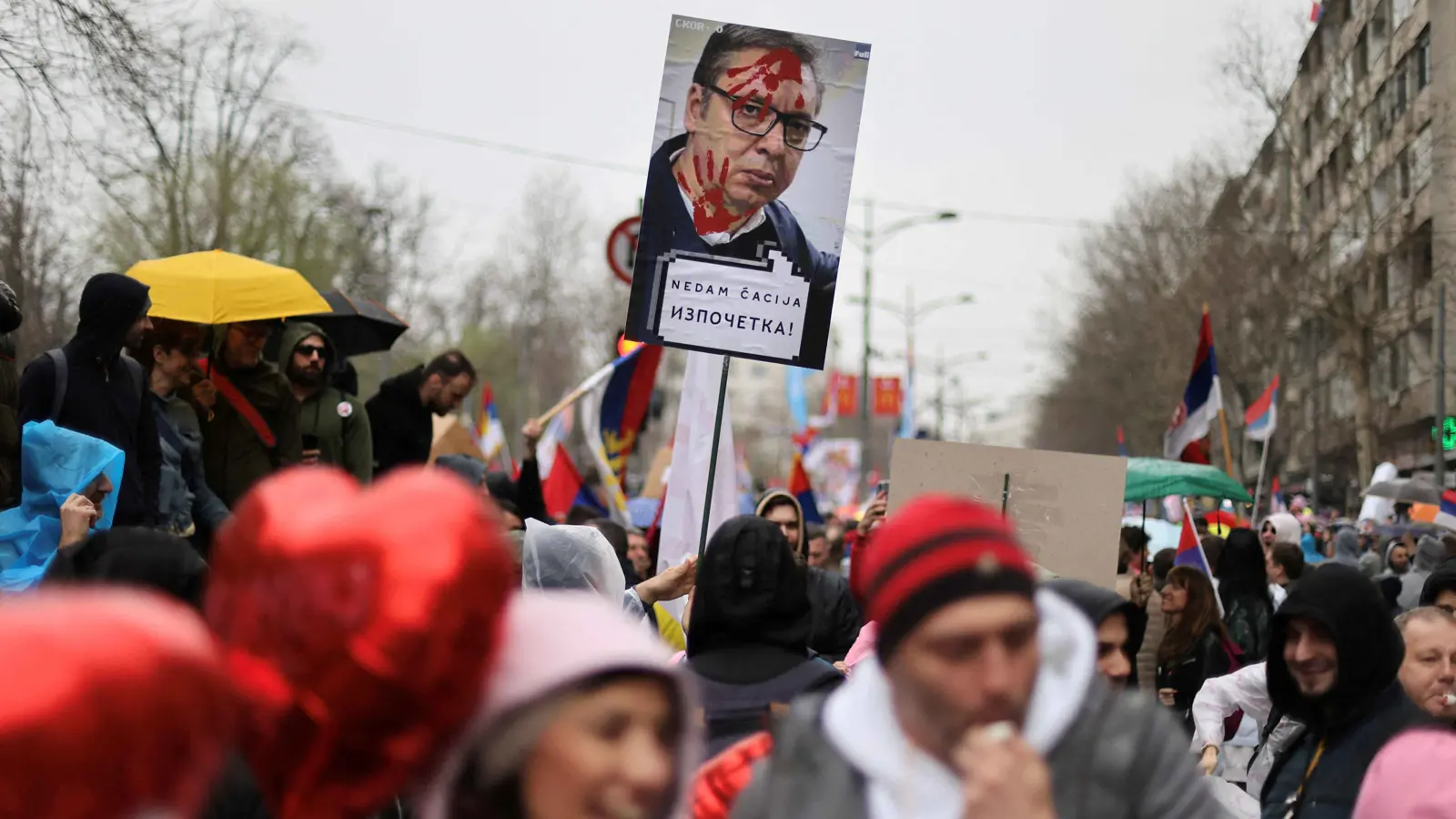 احتجاجات "الأيدي الملطخة بالدماء" تهز "الفناء الخلفي" للاتحاد الأوروبي