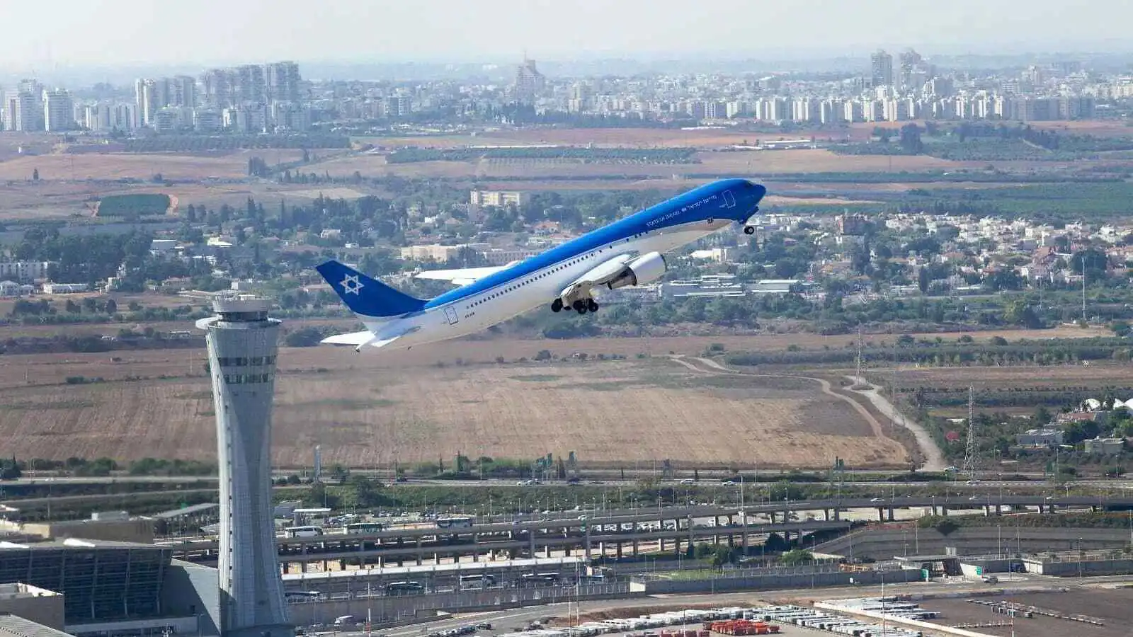 قلق إسرائيلي من إيران.. طائرة نتنياهو تغادر قاعدة نيفاتيم