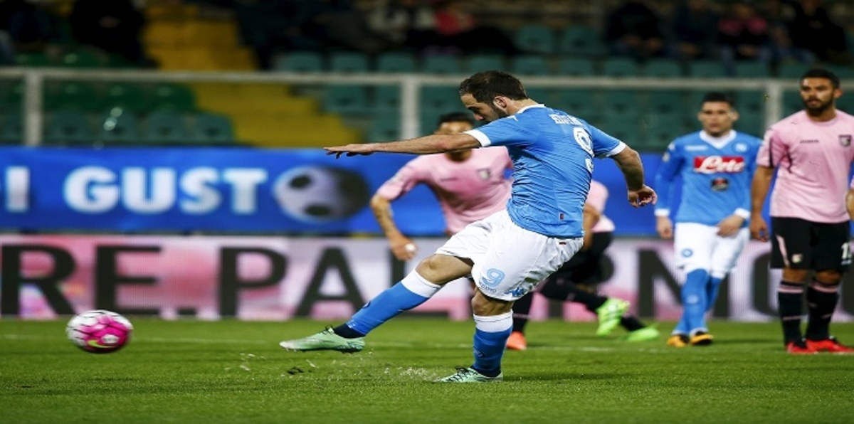 نابولي يواصل الضغط على يوفنتوس وروما يحقق فوزه الثامن تواليًا