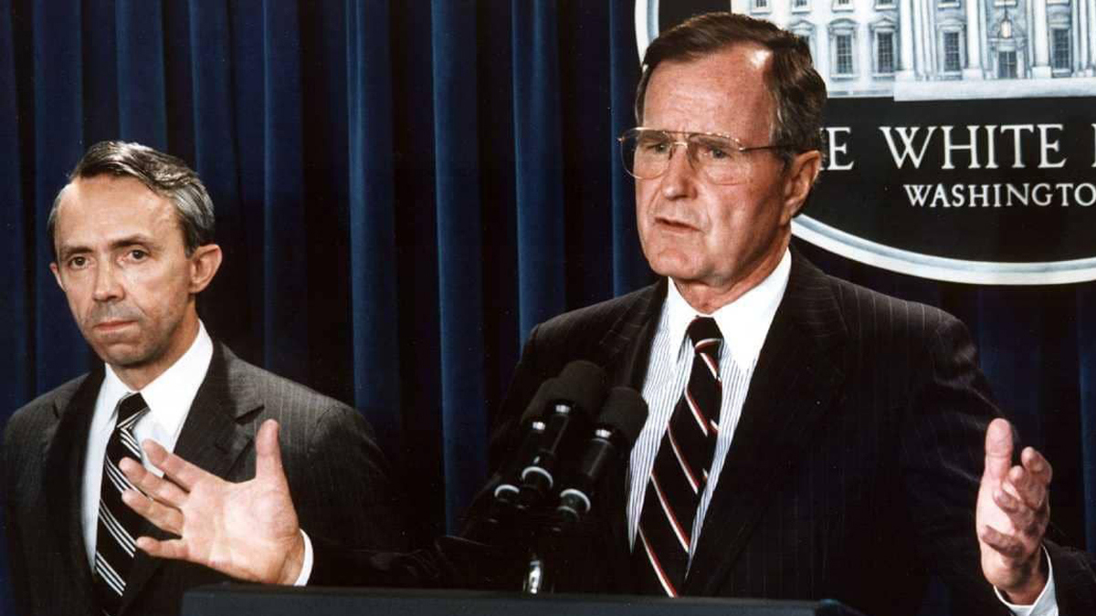 بوش الأب وتحرير الكويت