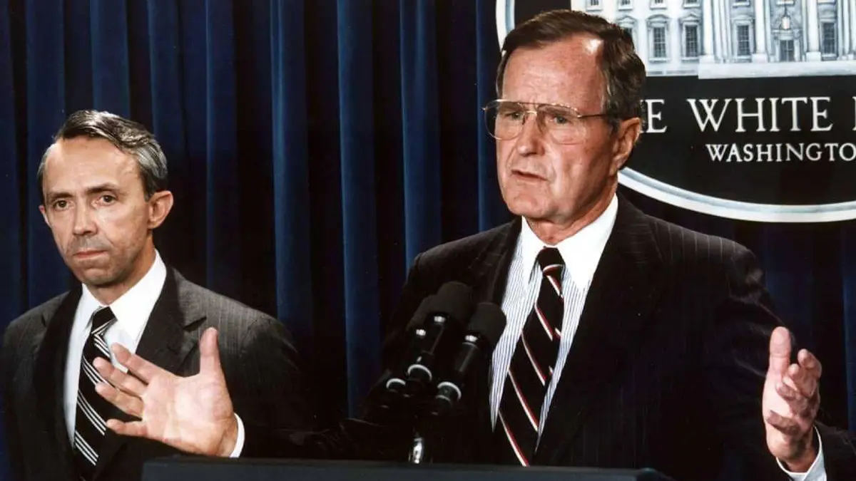 بوش الأب وتحرير الكويت